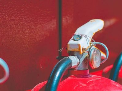 Cuánto cuesta retimbrar un extintor: ¿Merece la pena o es mejor comprar uno nuevo?