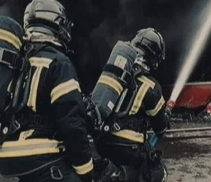 Bomberos controlan incendio en nave de Vallecas