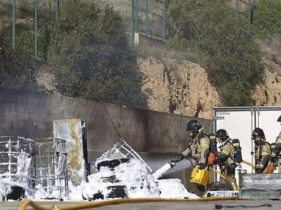 Bomberos intervienen por incendio en nave murciana